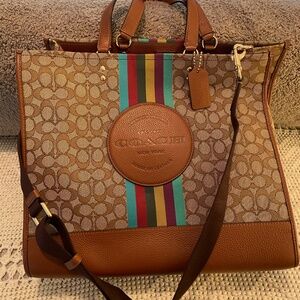 COACH DEMPSEY TOTE 40 IN SIGNATURE JACQUARD WITH STRIPE AND PATCH BAG